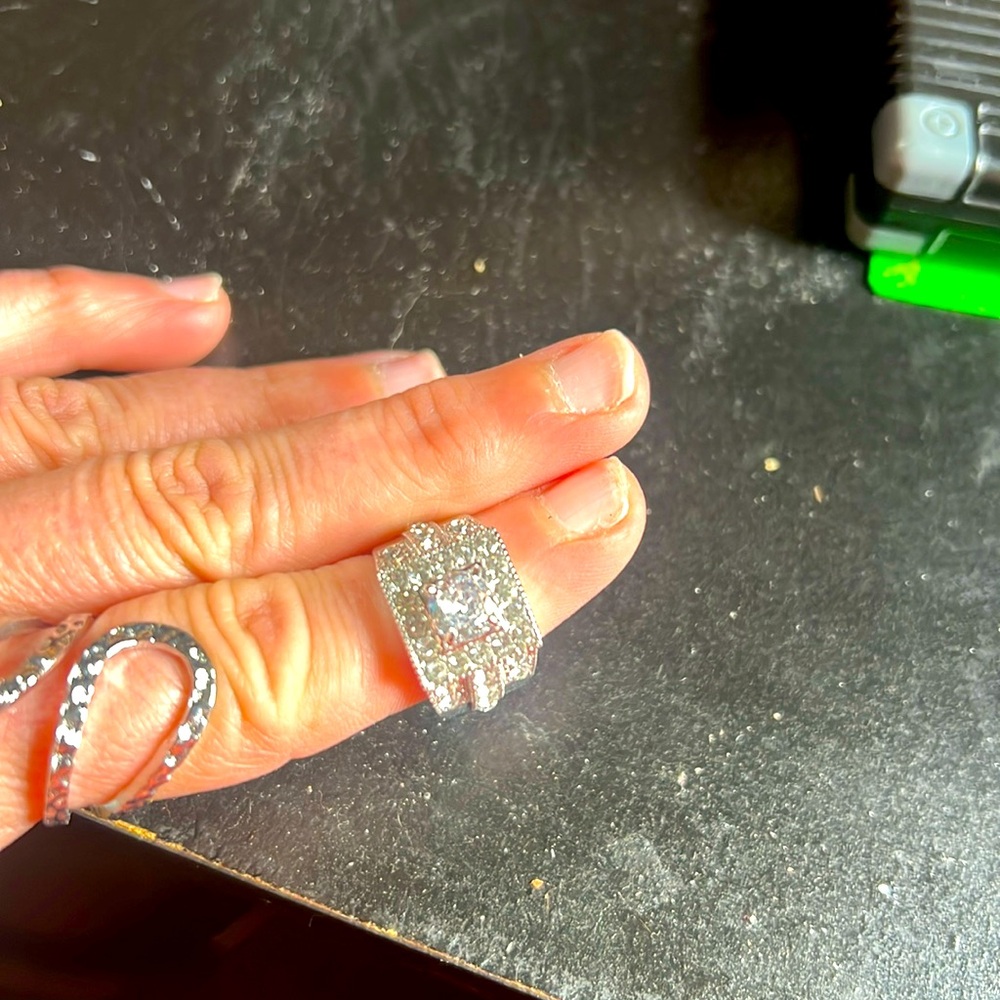 Elegant Silver Crystal Ring